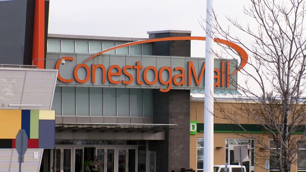 一名女子试图在康内斯托加购物中心骗取信用卡，面临42项指控 ... ...